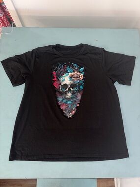 SHEIN Black Short-Sleeve Tee with Floral Skull Graphic